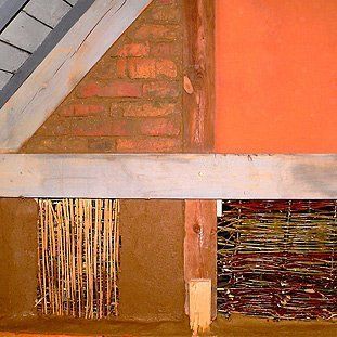 Eine Nahaufnahme einer Ziegelwand mit Holzbalken