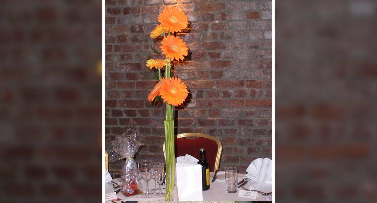Cooling Castle wedding flowers 2