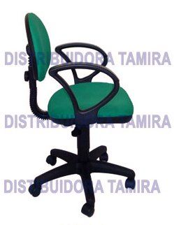 Silla de oficina verde y negra.