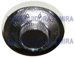 Primer plano del dial de una cerradura de combinación, que muestra números y una perilla central.