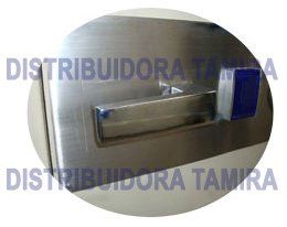 Manija de puerta de acero inoxidable con extremo azul.