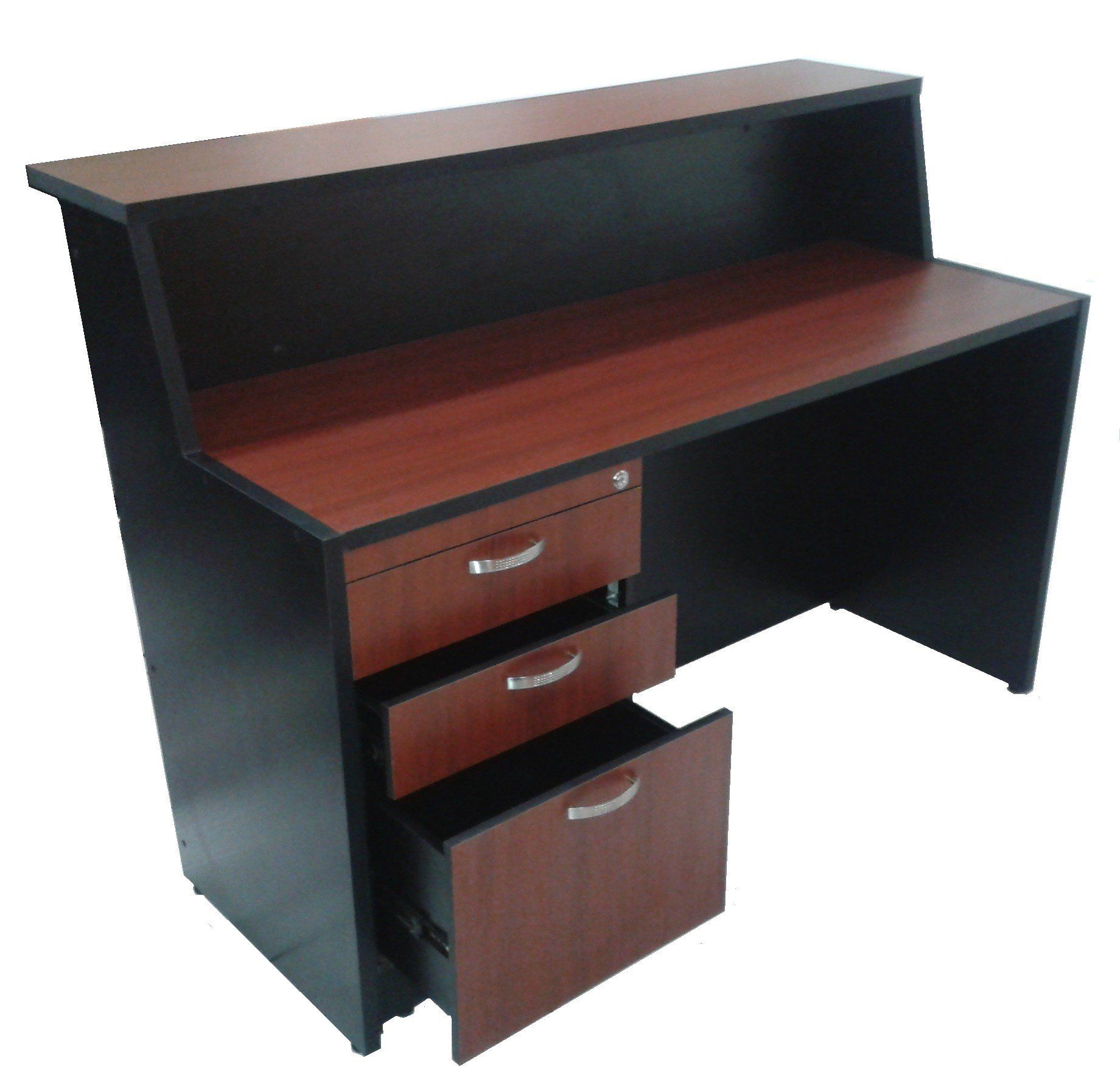 Mostrador de recepción de madera marrón y negra con cajones.