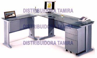 Escritorio moderno en forma de L con tablero de cristal, estructura metálica plateada