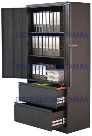Mueble de almacenaje de metal color gris oscuro con puertas abiertas, estantes para archivadores y cajones.