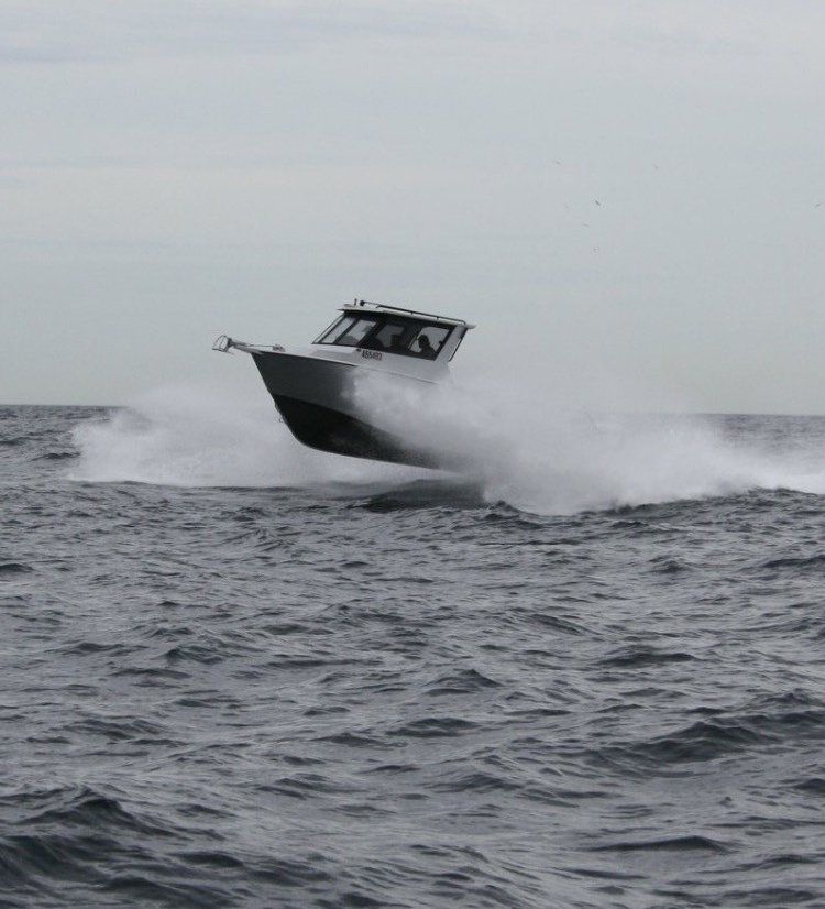 7.7 cabin boat