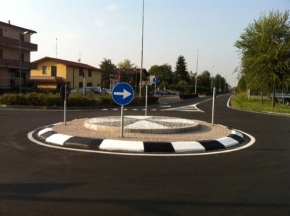 segnali verticali per rotatorie