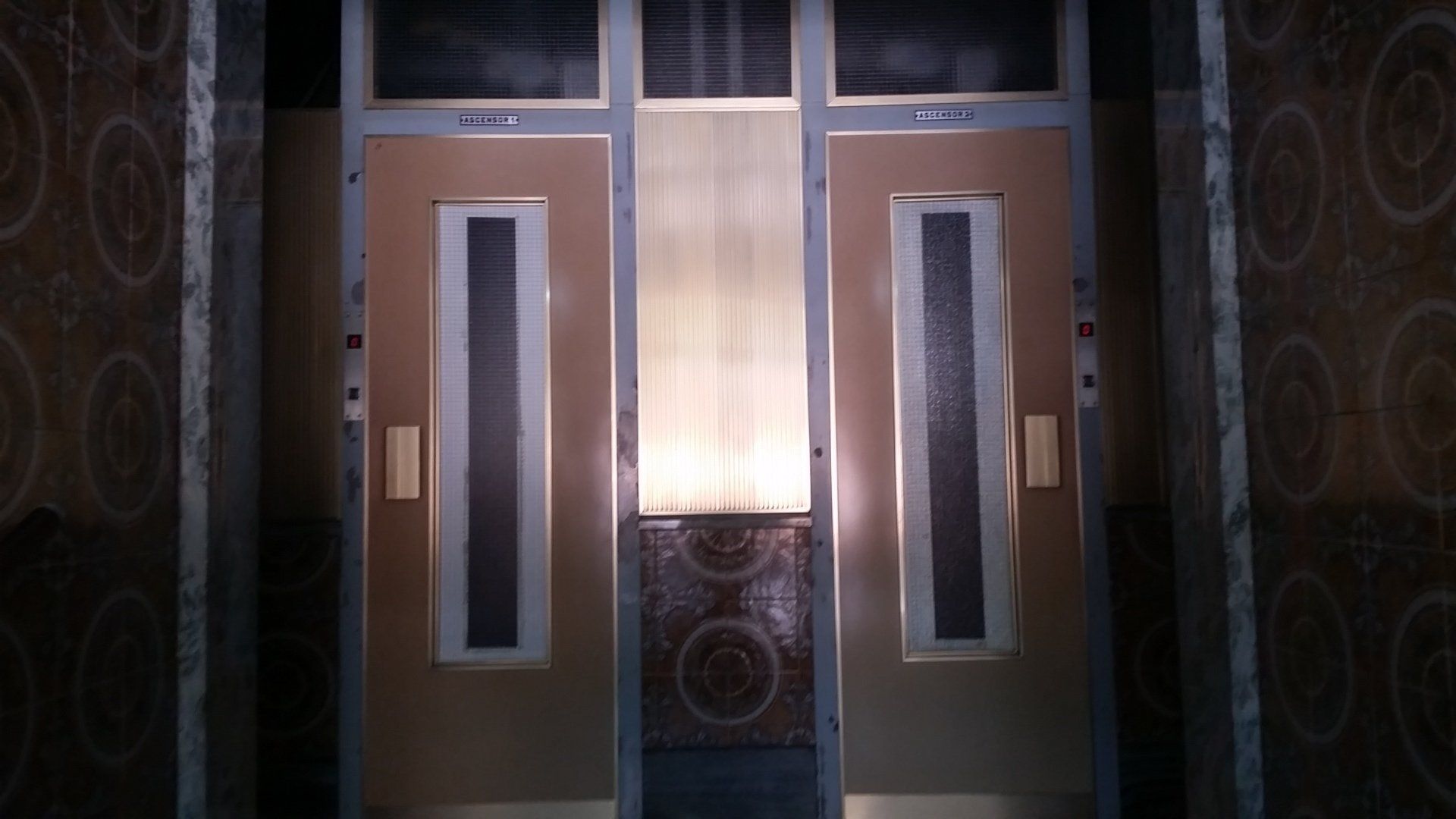 Elevadores e Escadas Rolantes