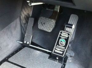 Accelerator for left foot