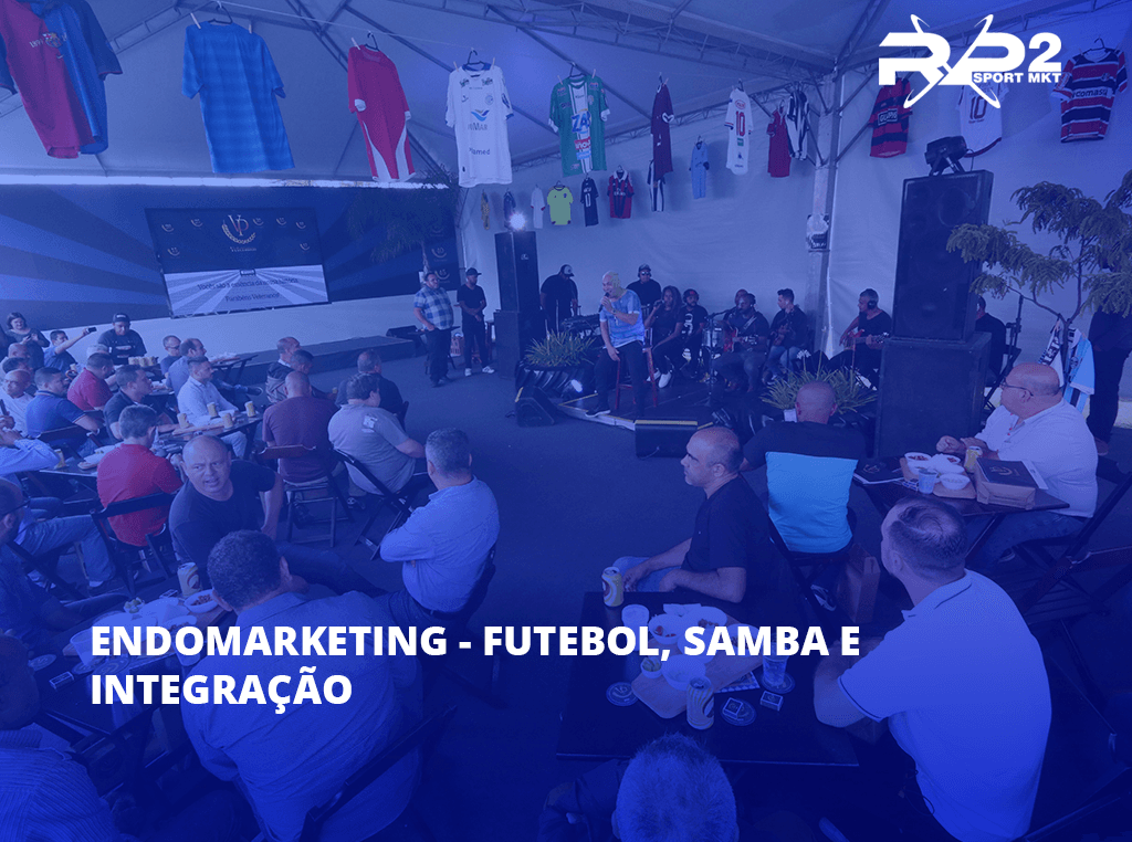 Um grupo de pessoas se reuniu para um evento com as palavras