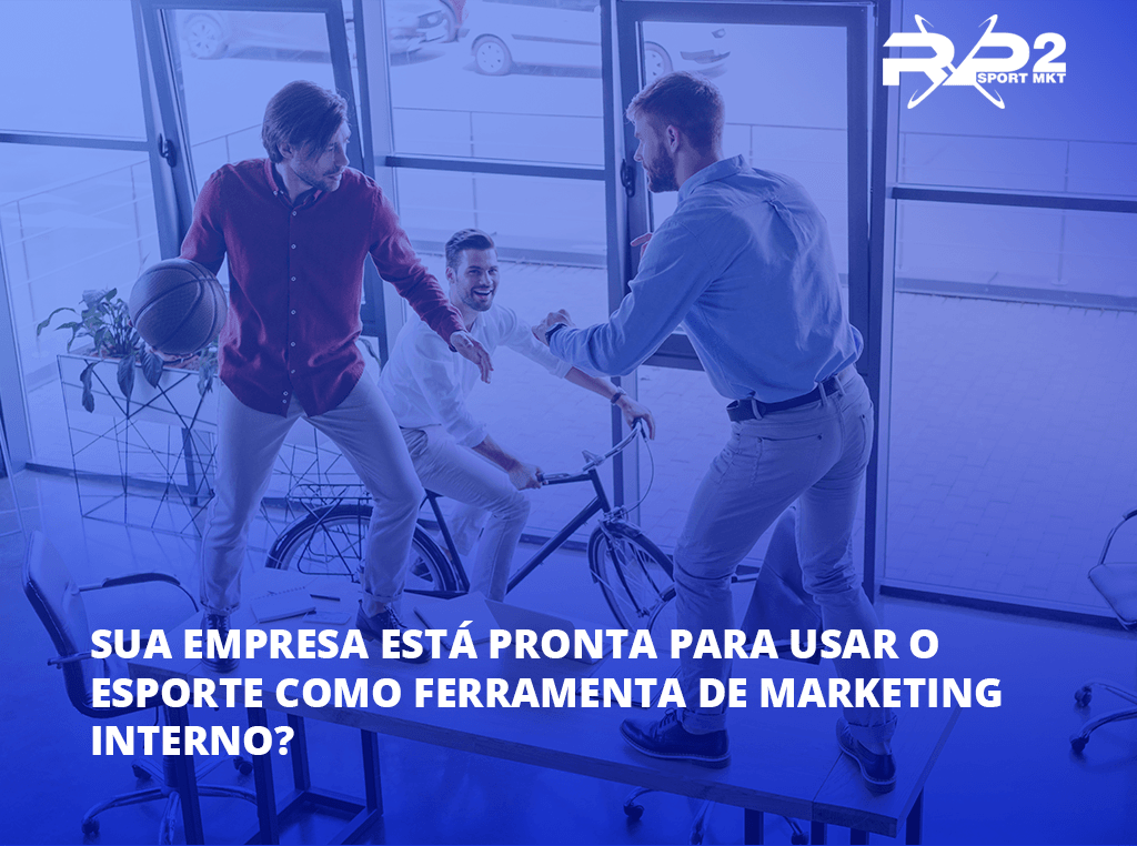 Três homens praticando esportes em um escritório. O texto pergunta se sua empresa está pronta para usar esportes para marketing interno.