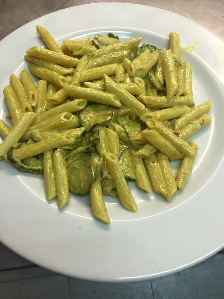 Penne con zucchine e curry