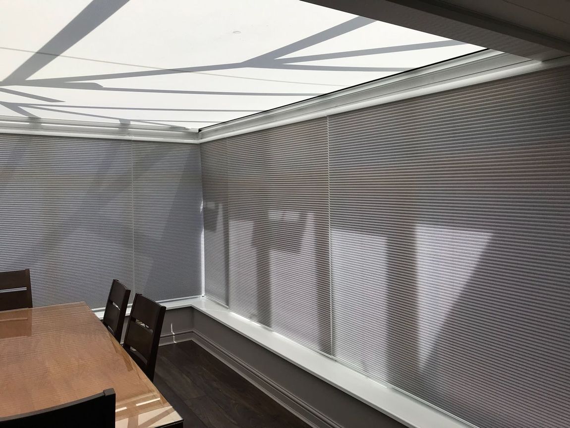 Underglass roof blind 2