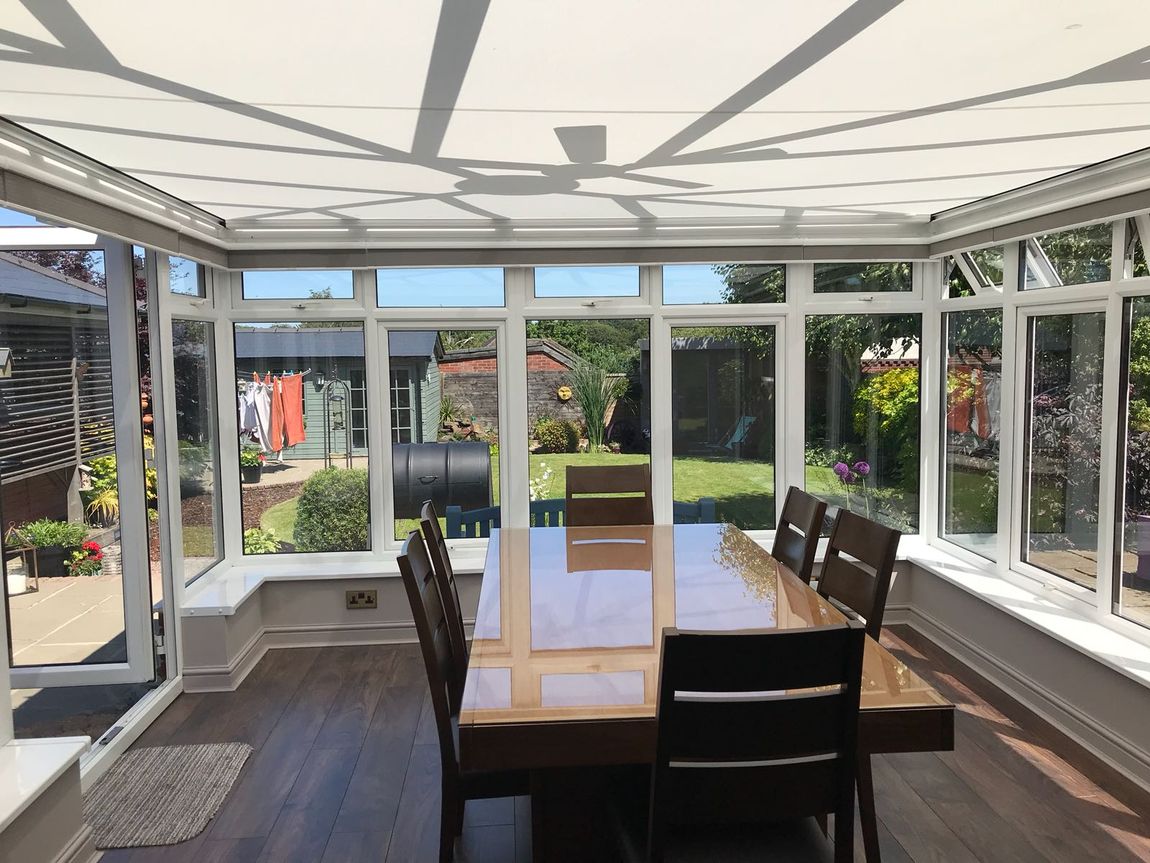 Roof and fully retractable blinds