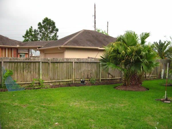 Old Backyard Fence — Pearland, TX — Fence Keeper
