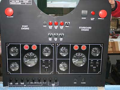 Consolle di comando e di manovra navale