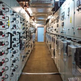 Quadro elettrico per la distribuzione e automazione energia in un'industria
