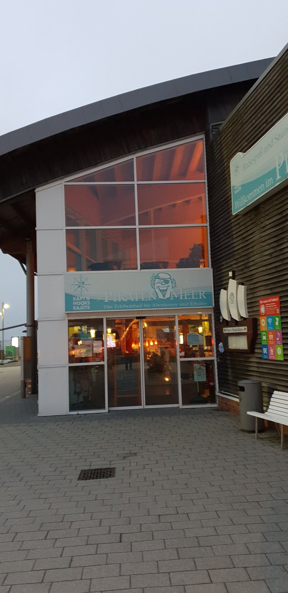 Seitenansicht ERLEBNISBAD PIRATEN MEER BÜSUM