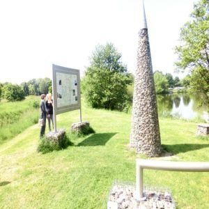 NATURPARK BOURTANGER MOOR BESUCHERLENKUNGSSYSTEMS auf Wiese