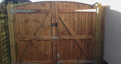 fencing door