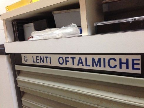 Negozio con laboratorio di lenti oftalmiche