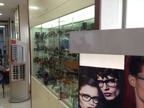 L'interno del negozio di ottica di Grosseto