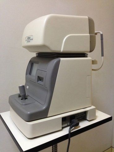 Macchinario del laboratorio di contattologia