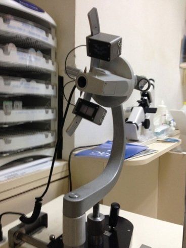Strumento per la creazione di lenti a contatto su misura