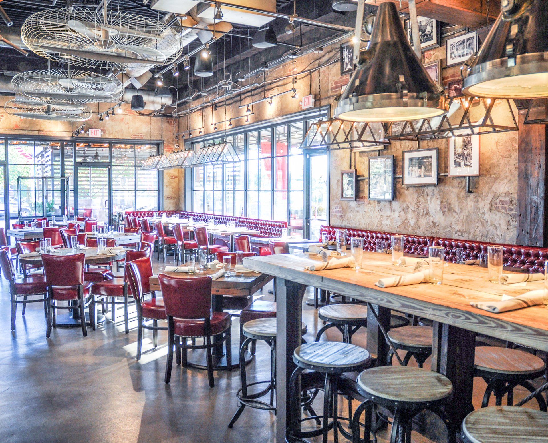 tables at uncle jacks meat house duluth