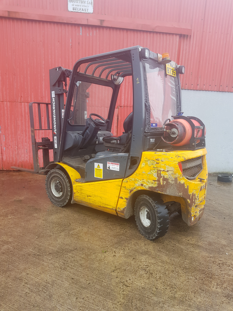 Gas forklift