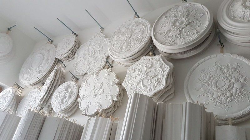 capitelli in gesso
