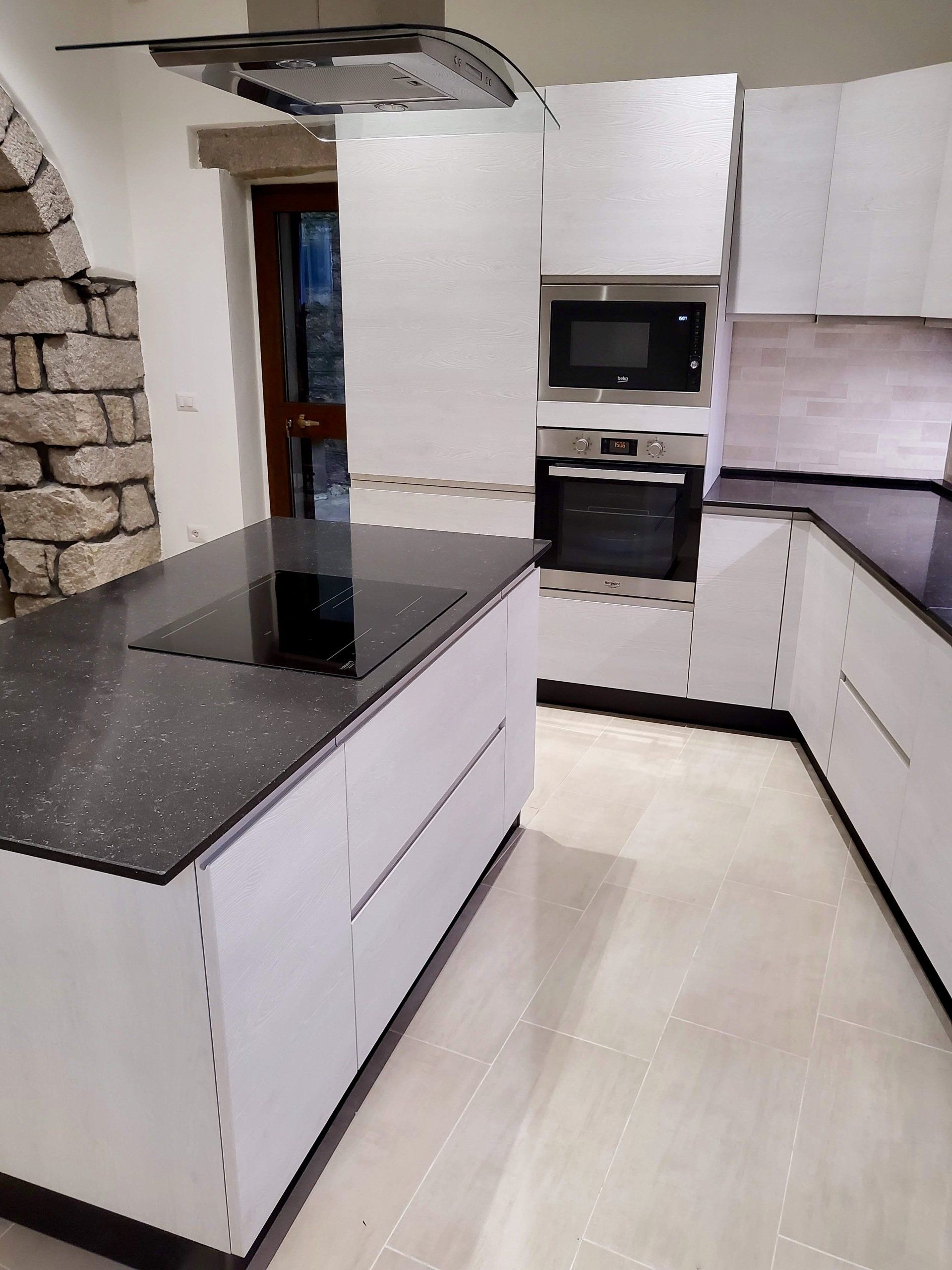 cucina piano in resina