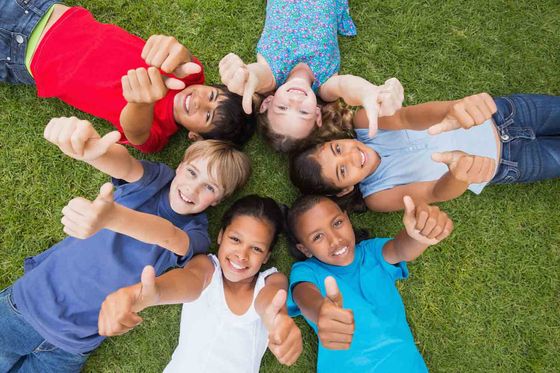 kids give thumbs up
