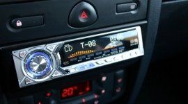 impianti vivavoce, installazione sensori di parcheggio, riparazione autoradio