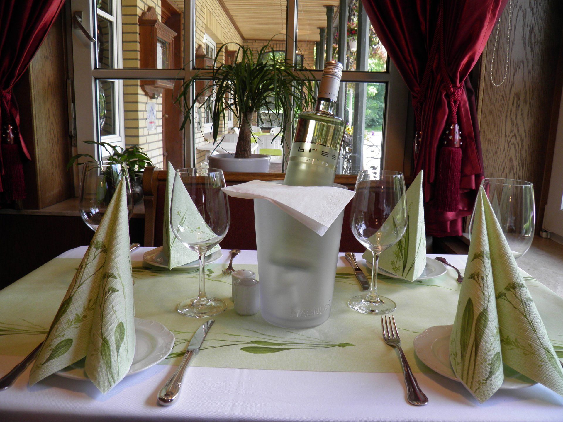 Gedeckter Tisch vom Hotel und Restaurant Fährhaus Ziehl