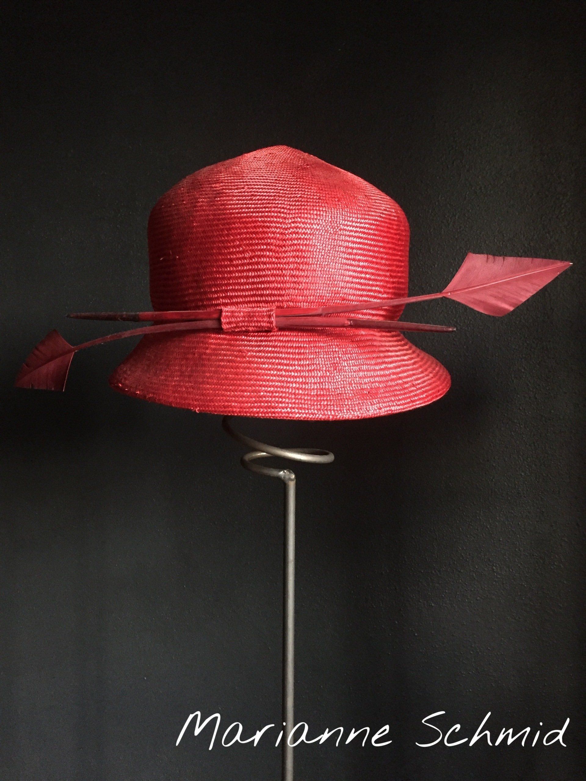 Cappello rosso alla moda