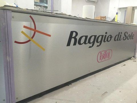 Cartellone pubblicitario per azienda