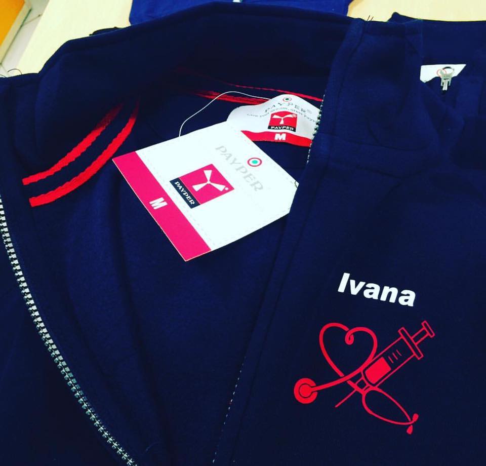 Logo personalizzato su felpa