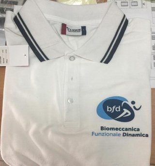 Logo personalizzato su polo bianca