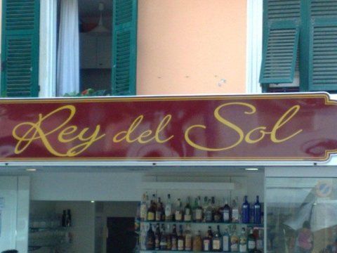 Insegna di un bar