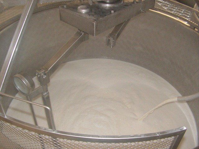 Secchio con latte