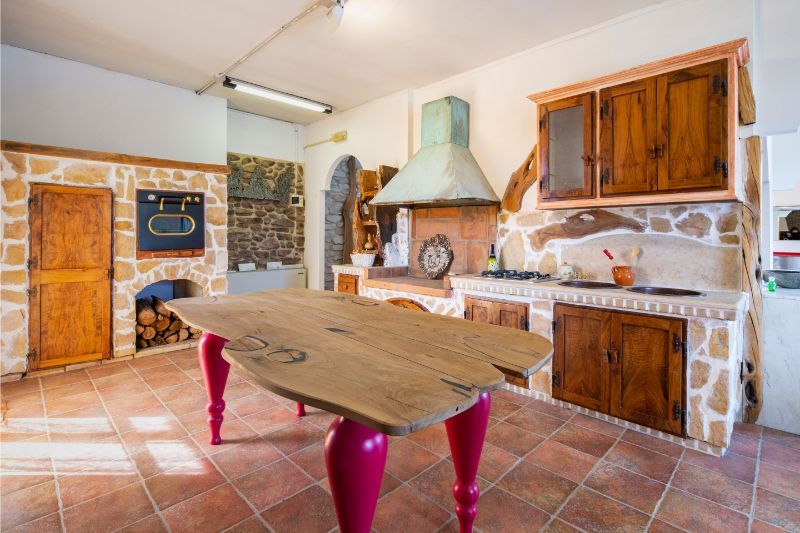 Tavolo da cucina in legno di ulivo