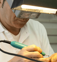 Odontotecnico all'opera