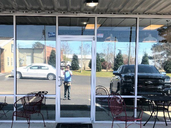 SPF Storefront Tint blocked Heat with awful Sun glare from the cafe seating area. Greenville, AL