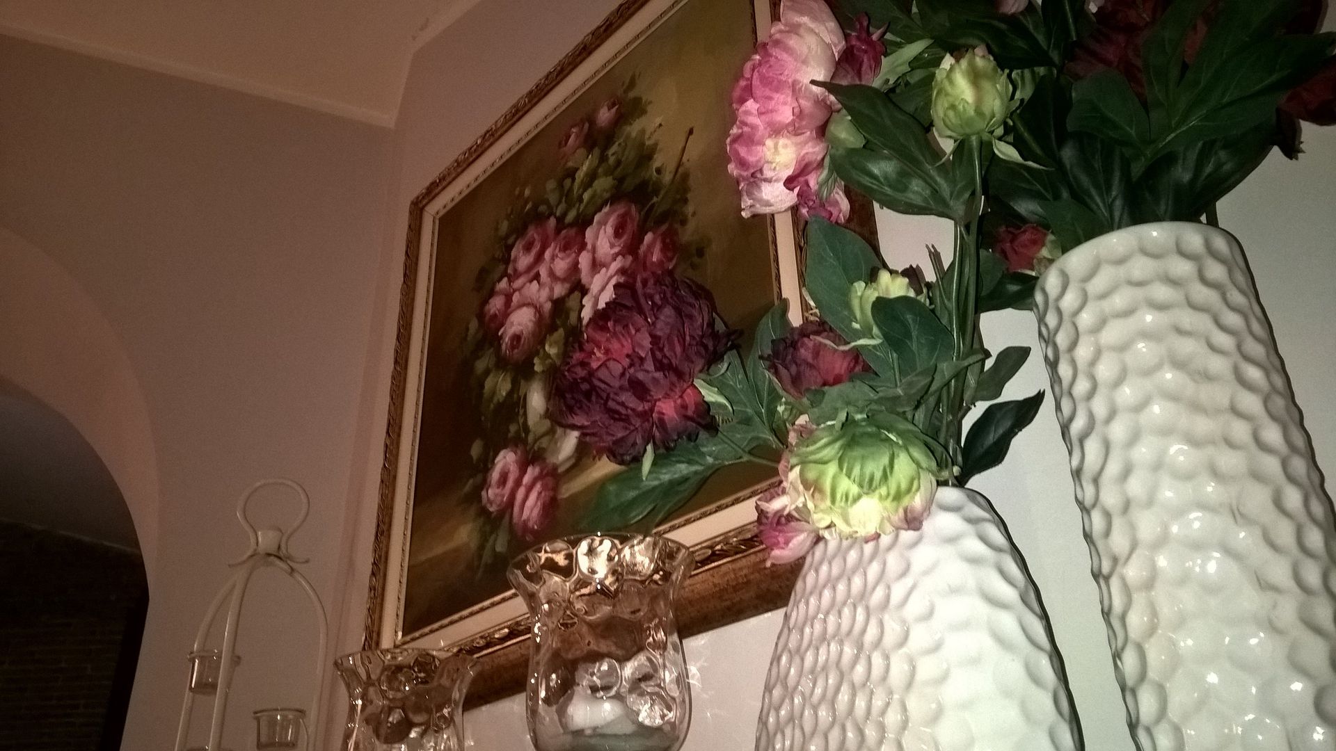 un quadro con un dipinto a fiori