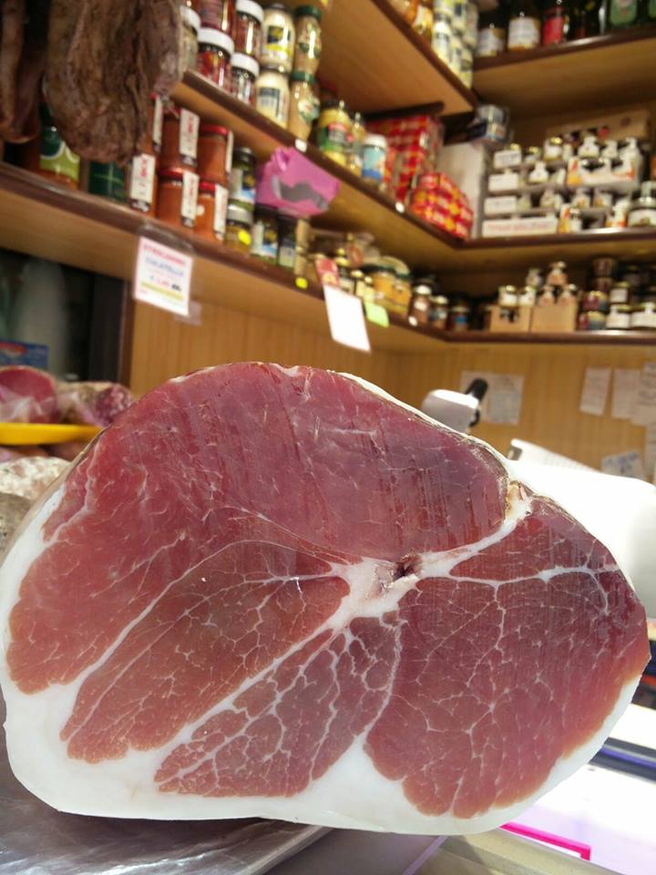 coscia di prosciutto crudo