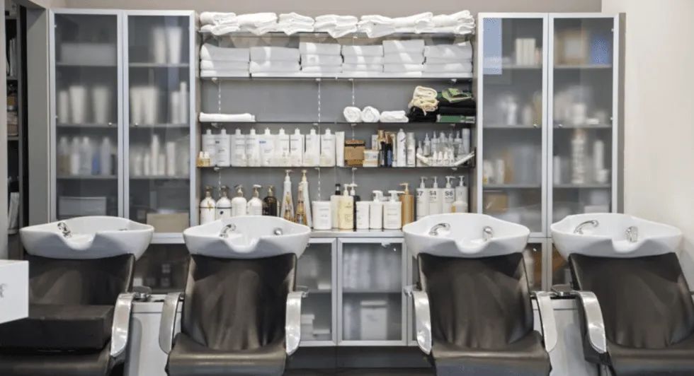 Postazione nterna del salone di bellezza a Bologna