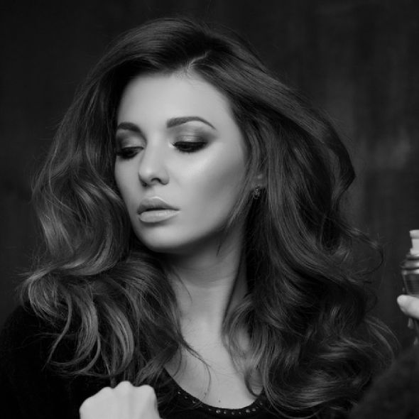 Capelli sottoposti a trattamento nutriente alla keratina
