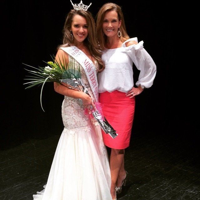 Picture of Lisa Dean at a Pageant