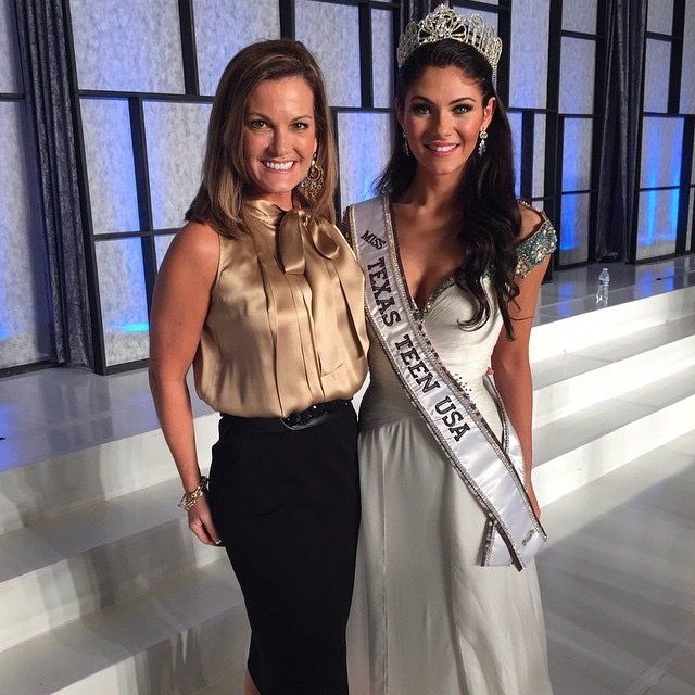 Picture of Lisa Dean with a contestant
