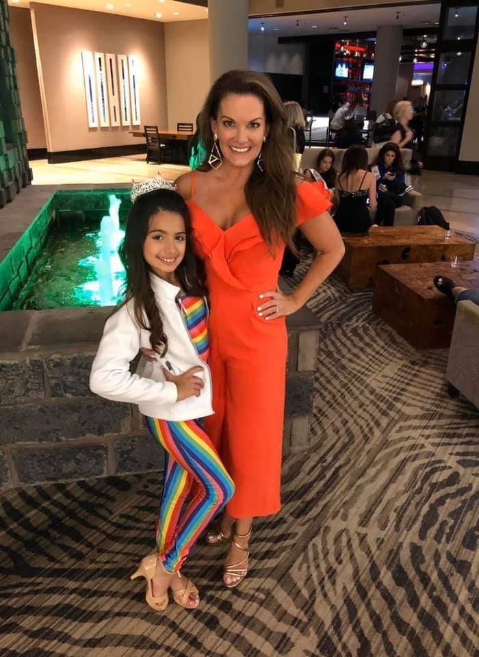 Picture of Lisa Dean with a contestant